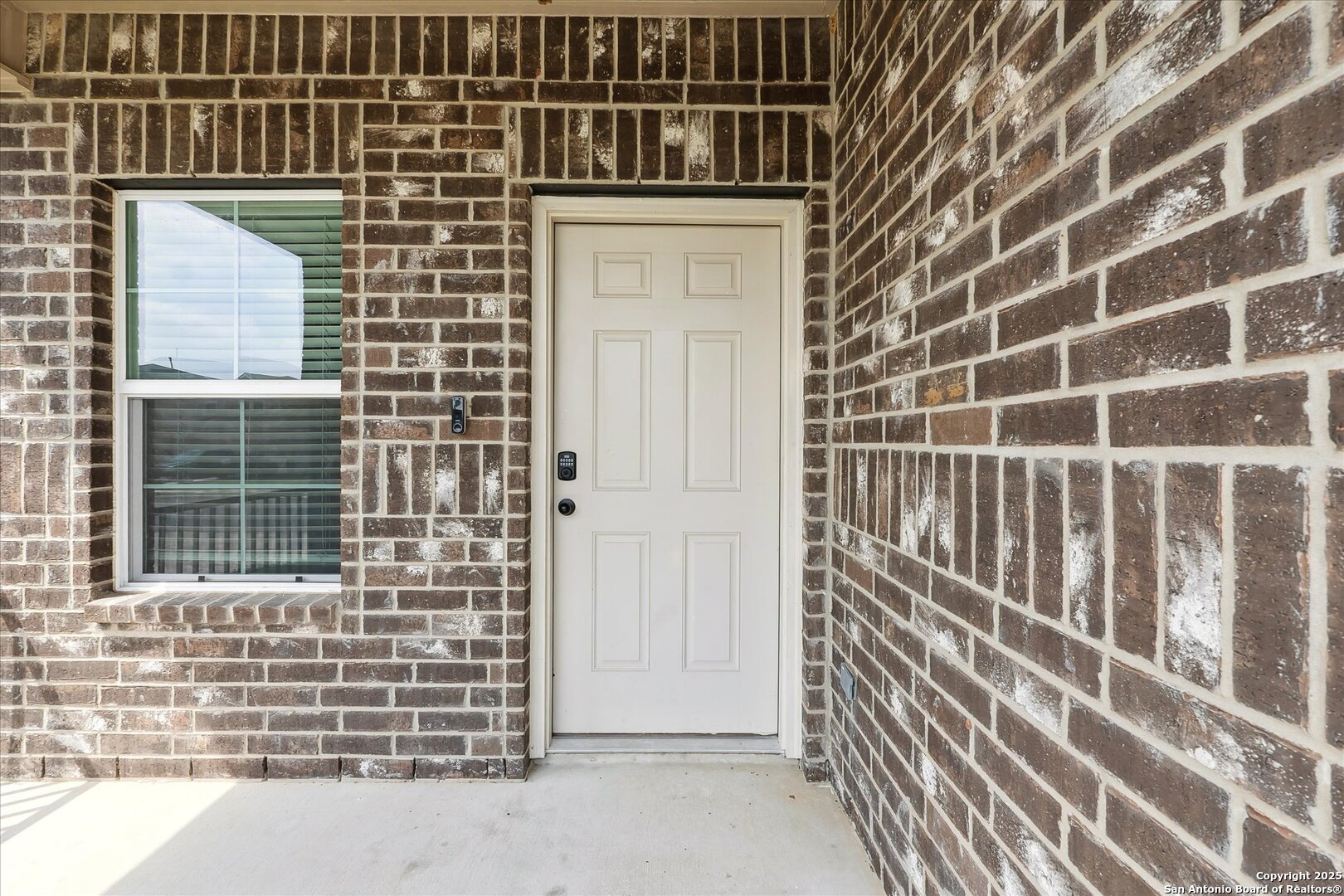 168 Middle Green Loop Floresville TX 78114