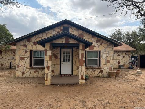 902 C Street Floresville TX 78114