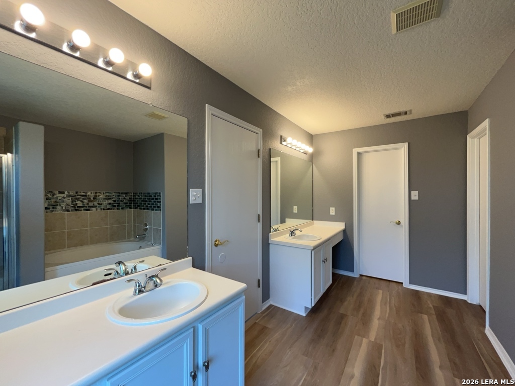 9011 Laguna Falls San Antonio TX 78251