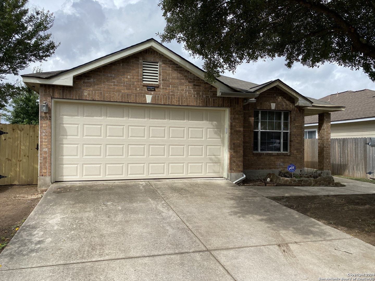 9002 Laguna Rio San Antonio TX 78251