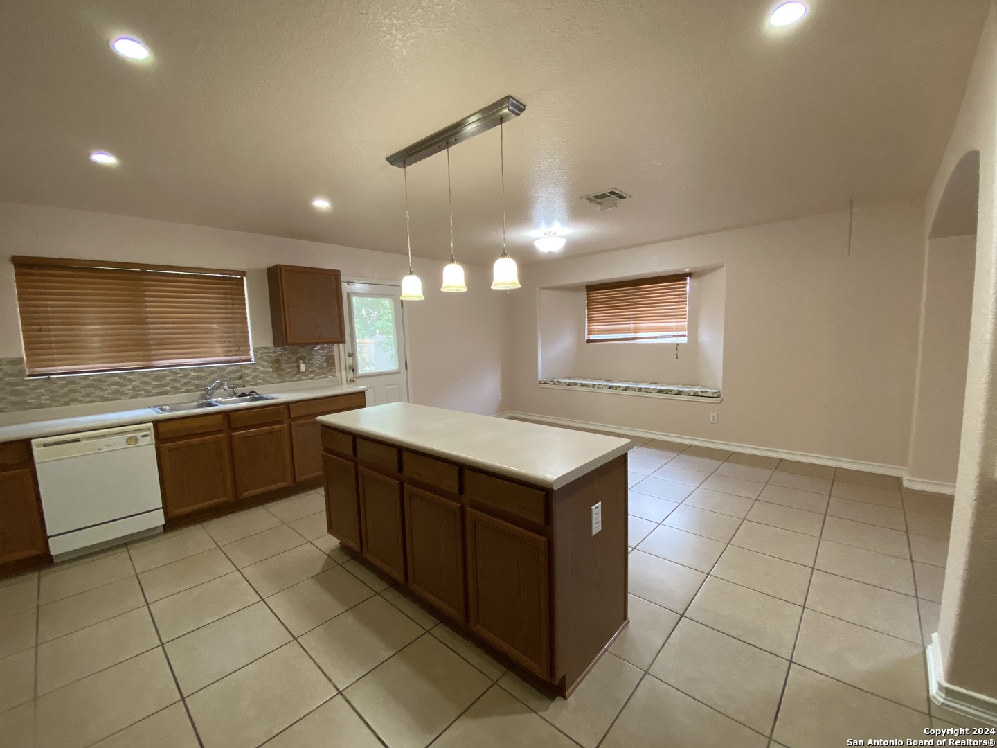 9002 Laguna Rio San Antonio TX 78251