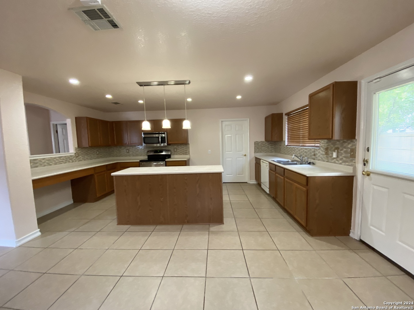 9002 Laguna Rio San Antonio TX 78251