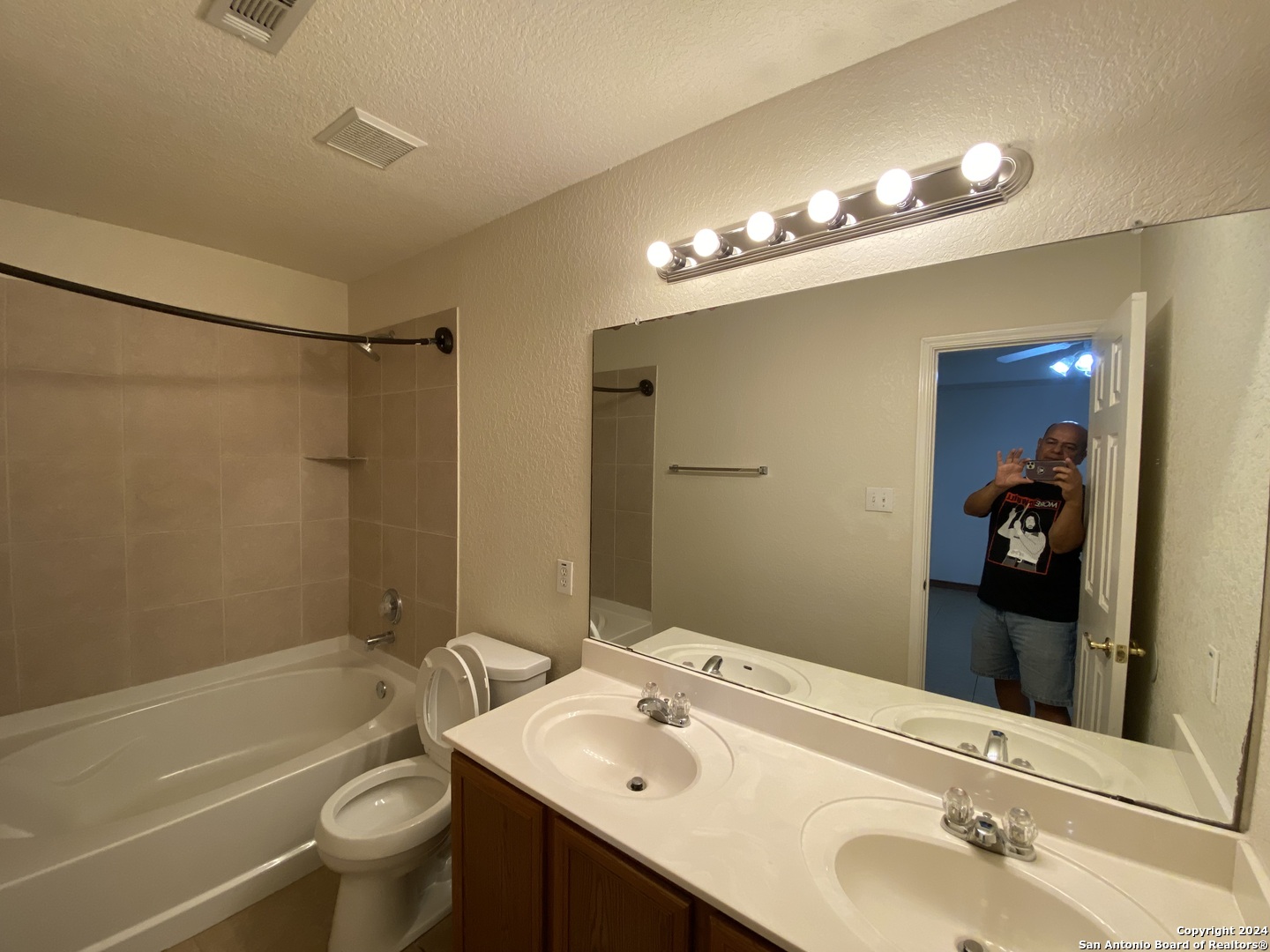 9002 Laguna Rio San Antonio TX 78251