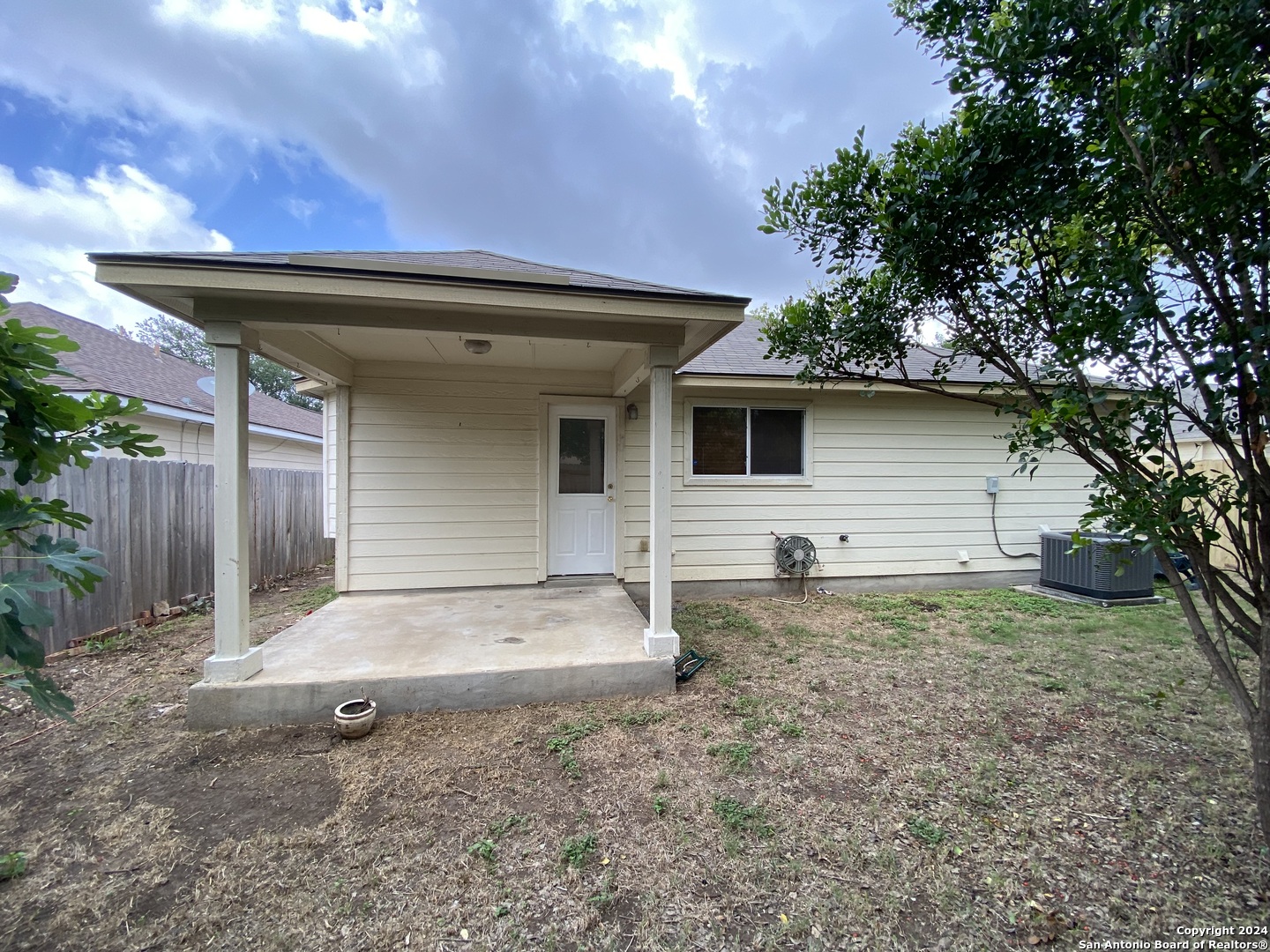 9002 Laguna Rio San Antonio TX 78251