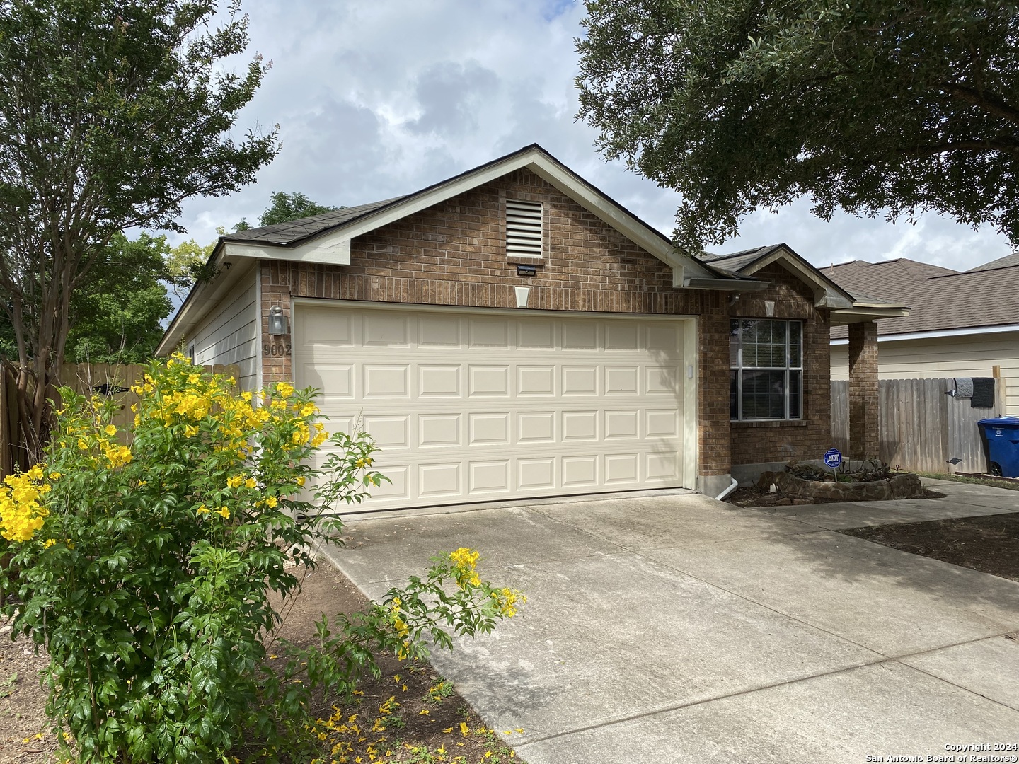 9002 Laguna Rio San Antonio TX 78251