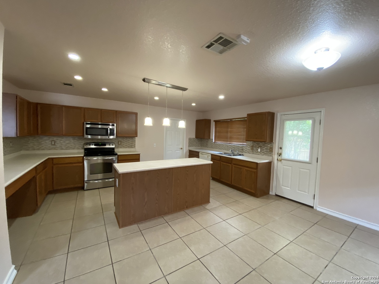 9002 Laguna Rio San Antonio TX 78251