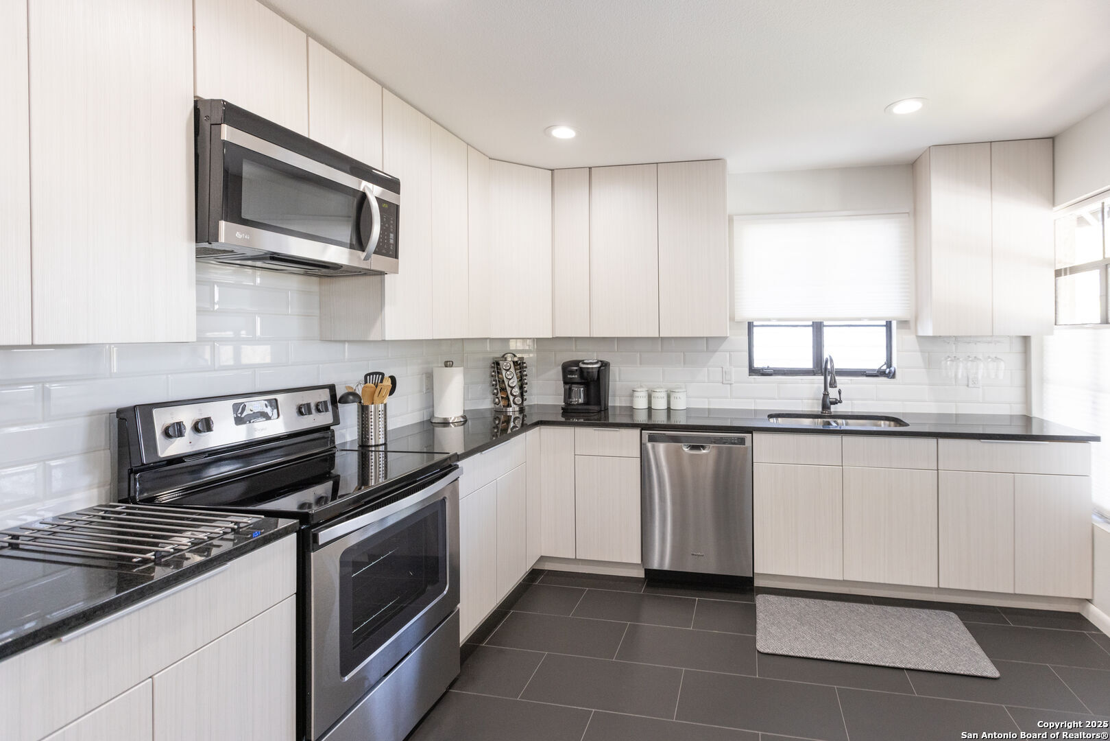 427 W Lynwood Avenue San Antonio TX 78212