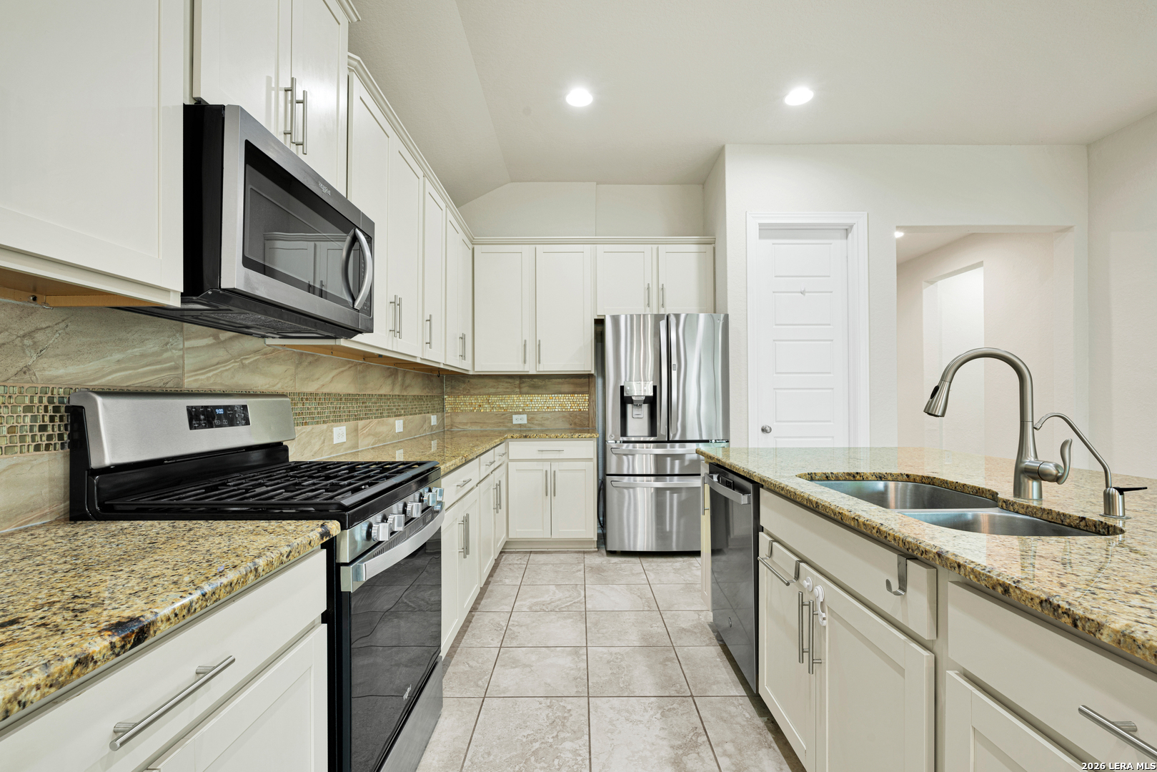 10407 Palmera Helotes TX 78023