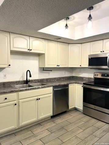 6718 Chelsea Wood San Antonio TX 78239