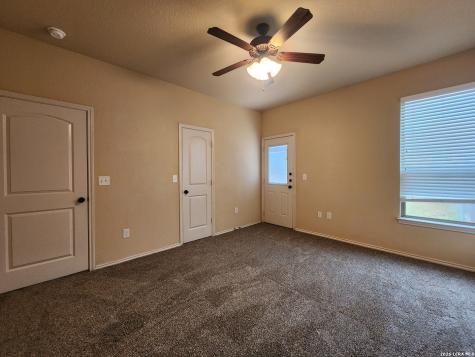 712 Creekside Circle New Braunfels TX 78130