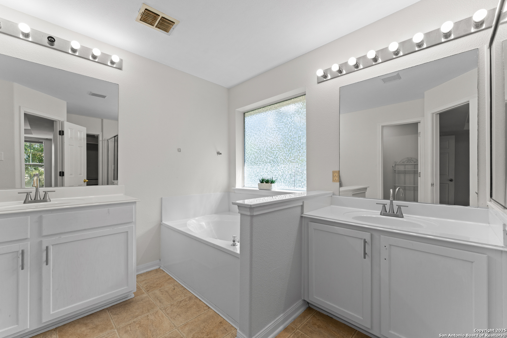 807 Midway Crest San Antonio TX 78258