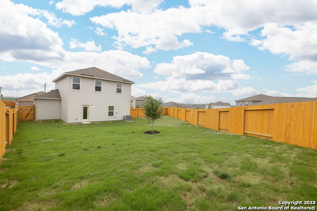 9234 Foxing Bluffs Converse TX 78109
