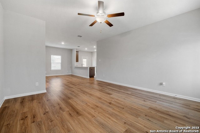9234 Foxing Bluffs Converse TX 78109