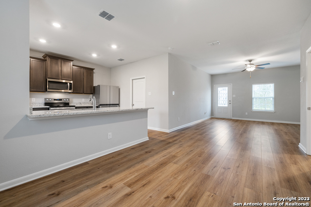 9234 Foxing Bluffs Converse TX 78109