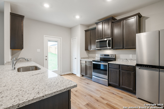 9234 Foxing Bluffs Converse TX 78109