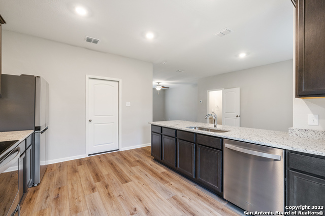 9234 Foxing Bluffs Converse TX 78109