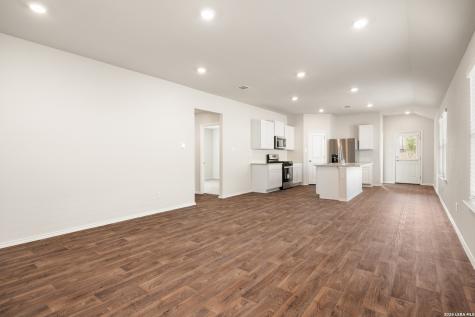 15610 Garam Trail Von Ormy TX 78073