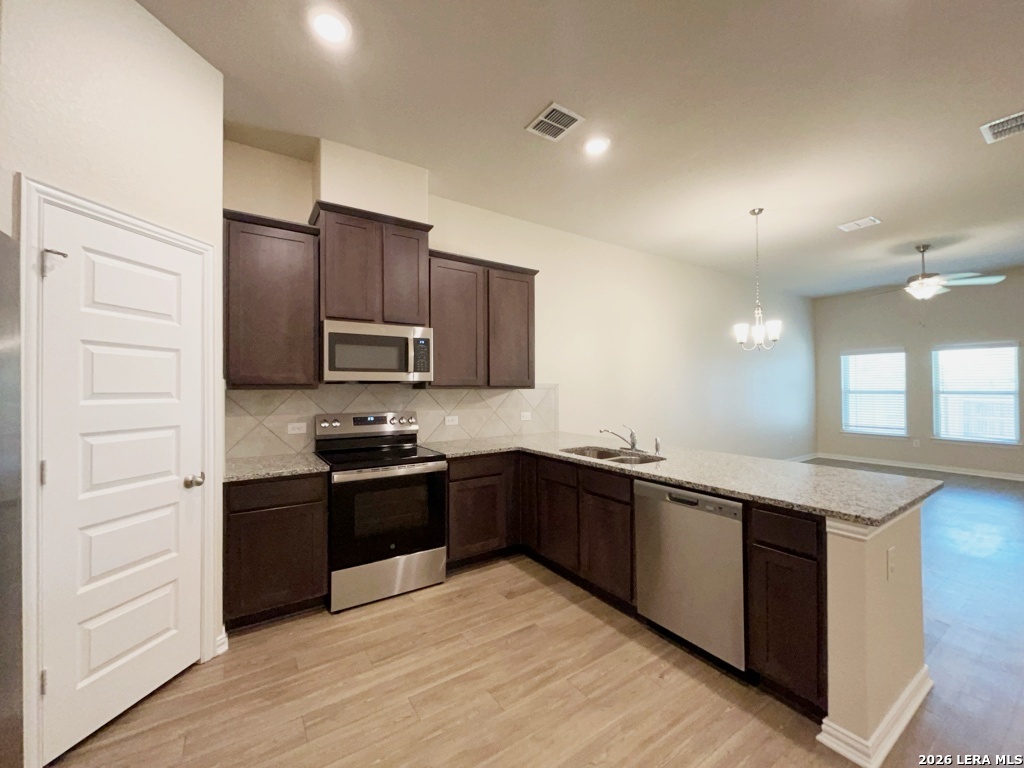 5435 Devils Gate Converse TX 78109