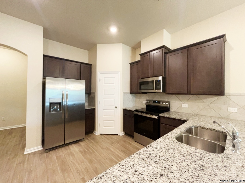 5435 Devils Gate Converse TX 78109