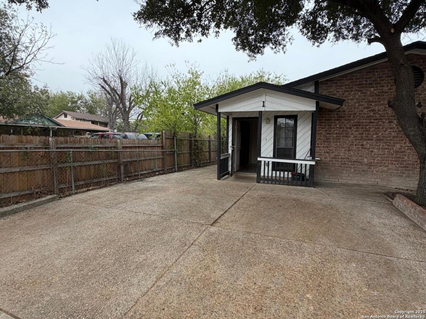 324 S San Eduardo Avenue San Antonio TX 78237