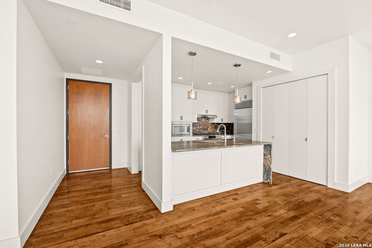 610 E Market San Antonio TX 78205