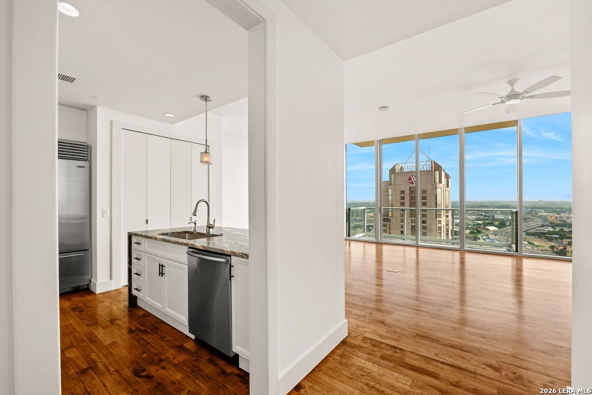 610 E Market San Antonio TX 78205
