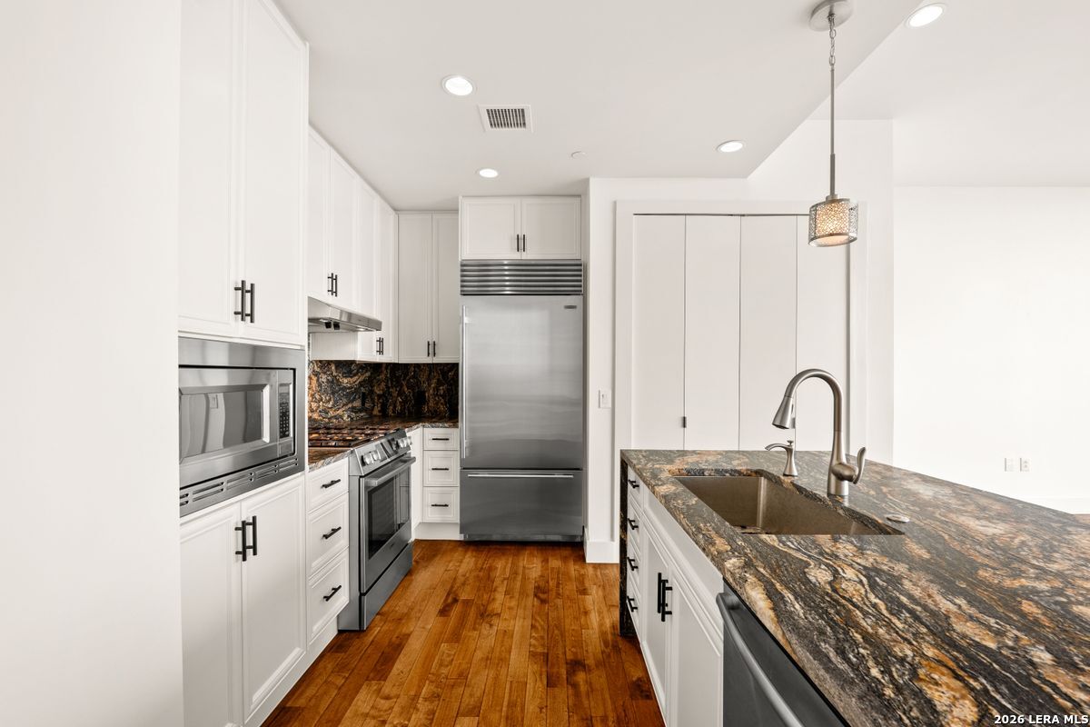 610 E Market San Antonio TX 78205