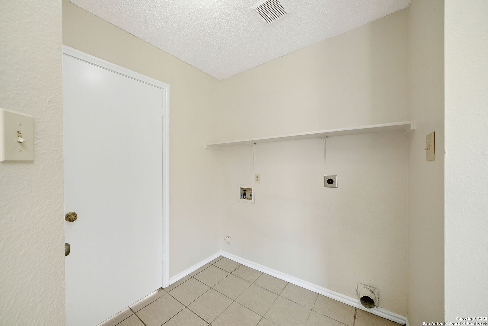 2010 Muddy Peak Drive San Antonio TX 78245