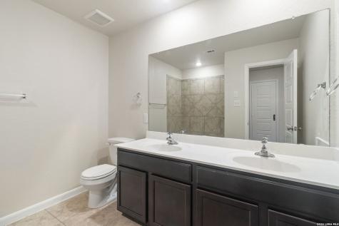1125 Amber Lake Seguin TX 78155