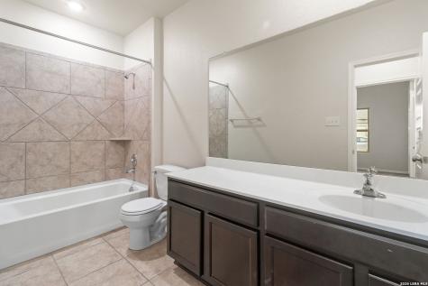 1125 Amber Lake Seguin TX 78155