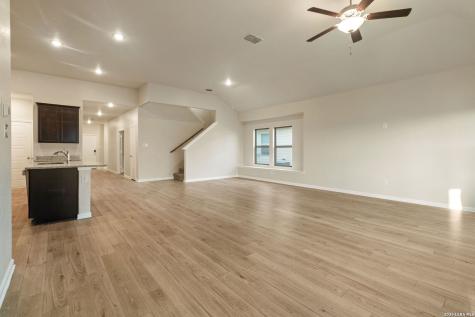 1125 Amber Lake Seguin TX 78155