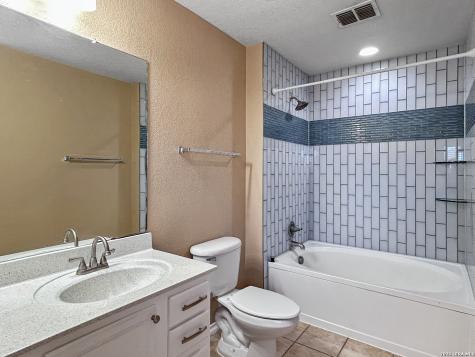 10204 Del Lago Court San Antonio TX 78245