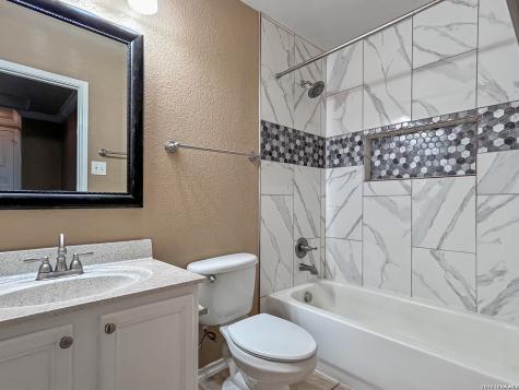 10204 Del Lago Court San Antonio TX 78245