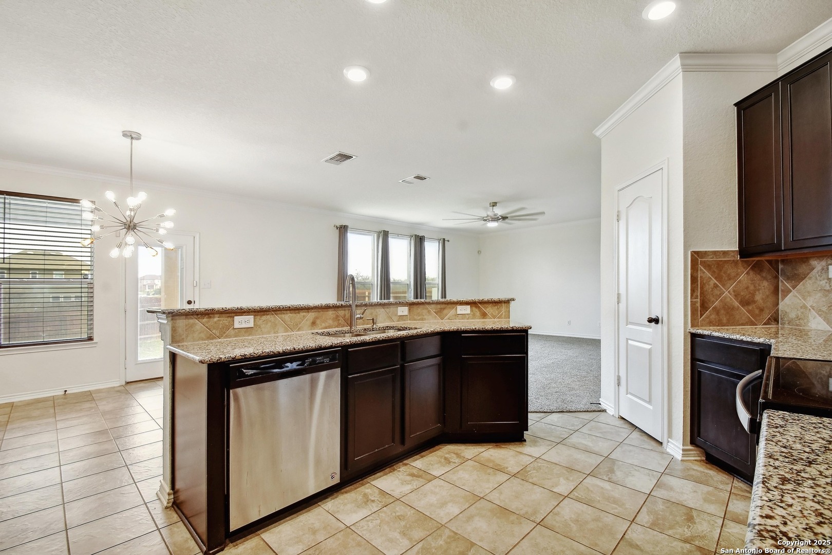 3302 Uresti Fields Converse TX 78109