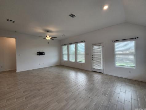 5923 Corsicana Cove Seguin TX 78155