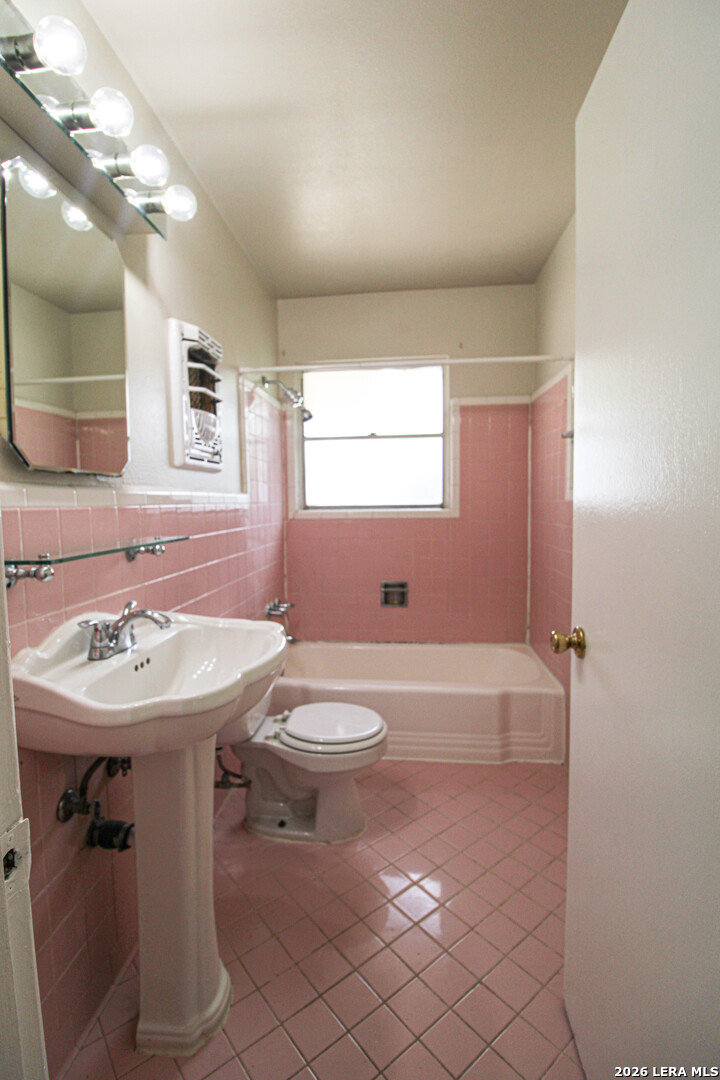 4102 Waikiki Drive San Antonio TX 78218