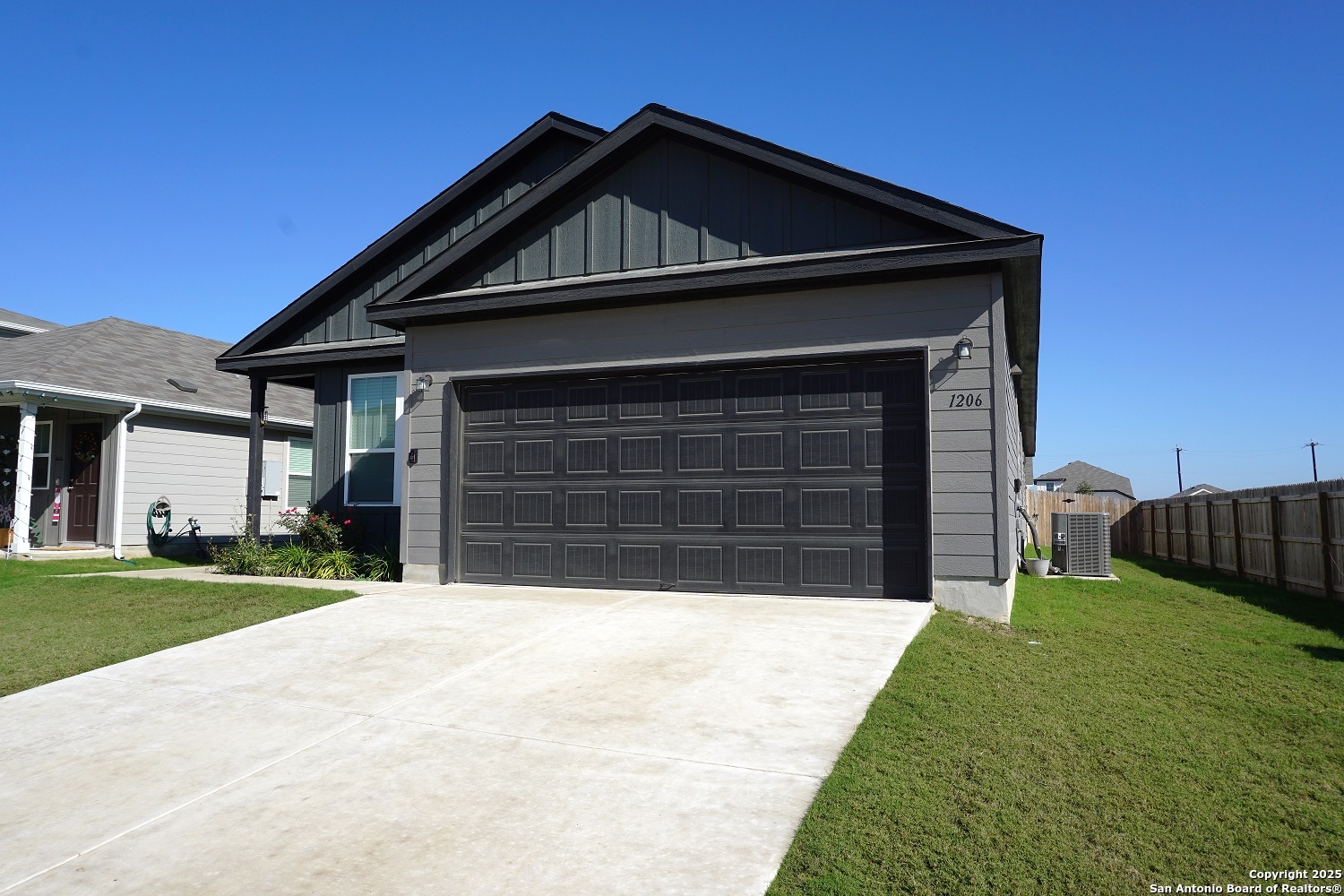 1206 Casa Luminar Converse TX 78109