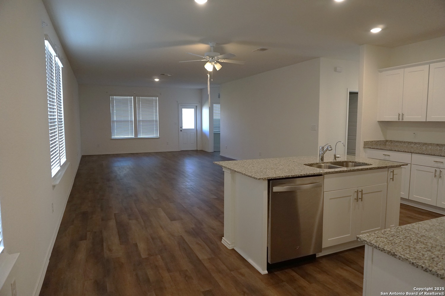 1206 Casa Luminar Converse TX 78109