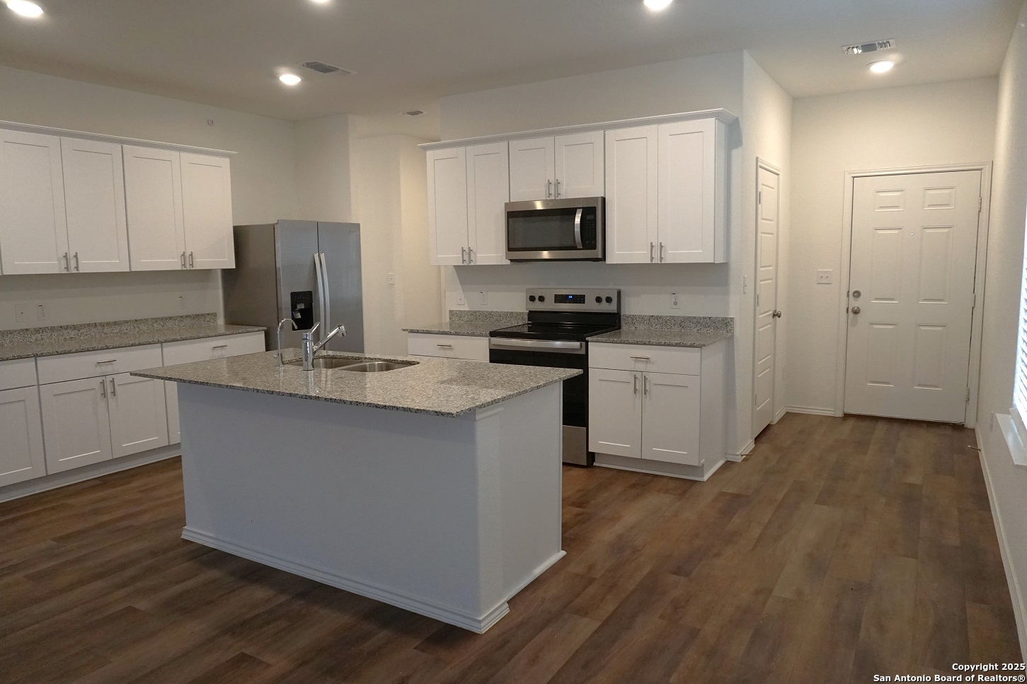 1206 Casa Luminar Converse TX 78109