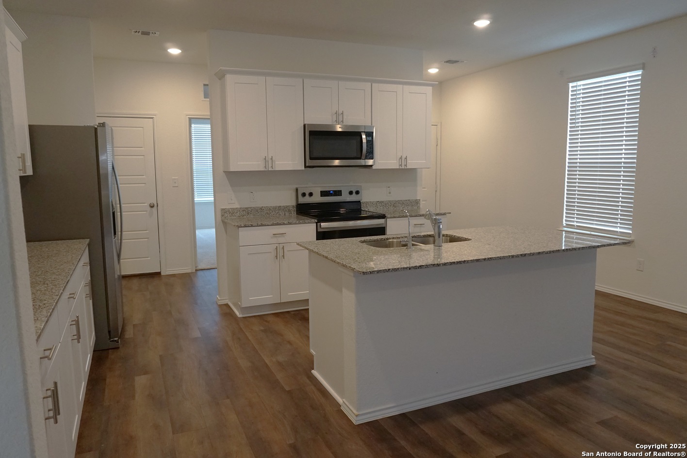 1206 Casa Luminar Converse TX 78109