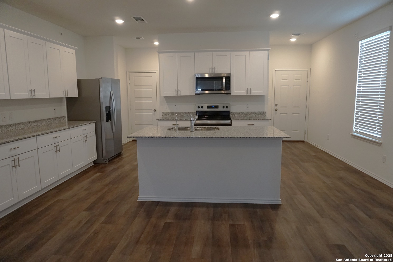 1206 Casa Luminar Converse TX 78109