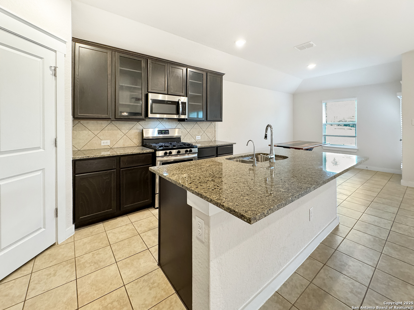 4351 W Vasquez Circle Converse TX 78109