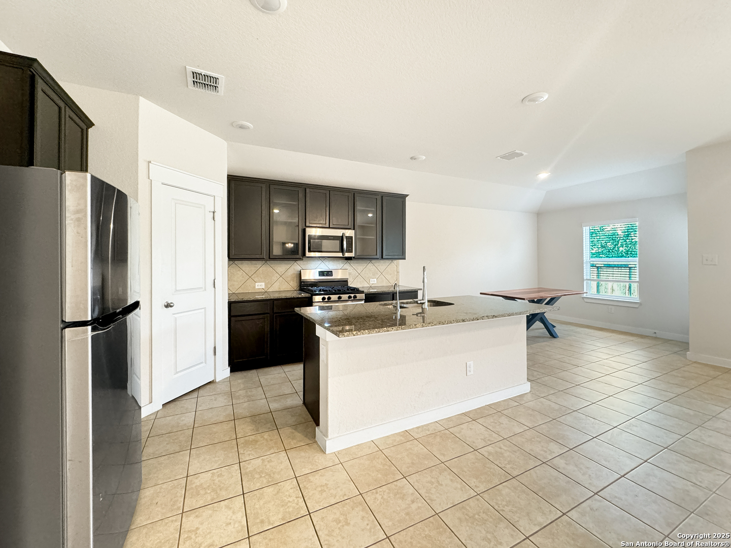4351 W Vasquez Circle Converse TX 78109