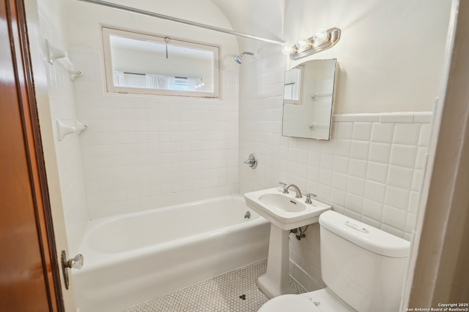 326 E Mistletoe Avenue San Antonio TX 78212