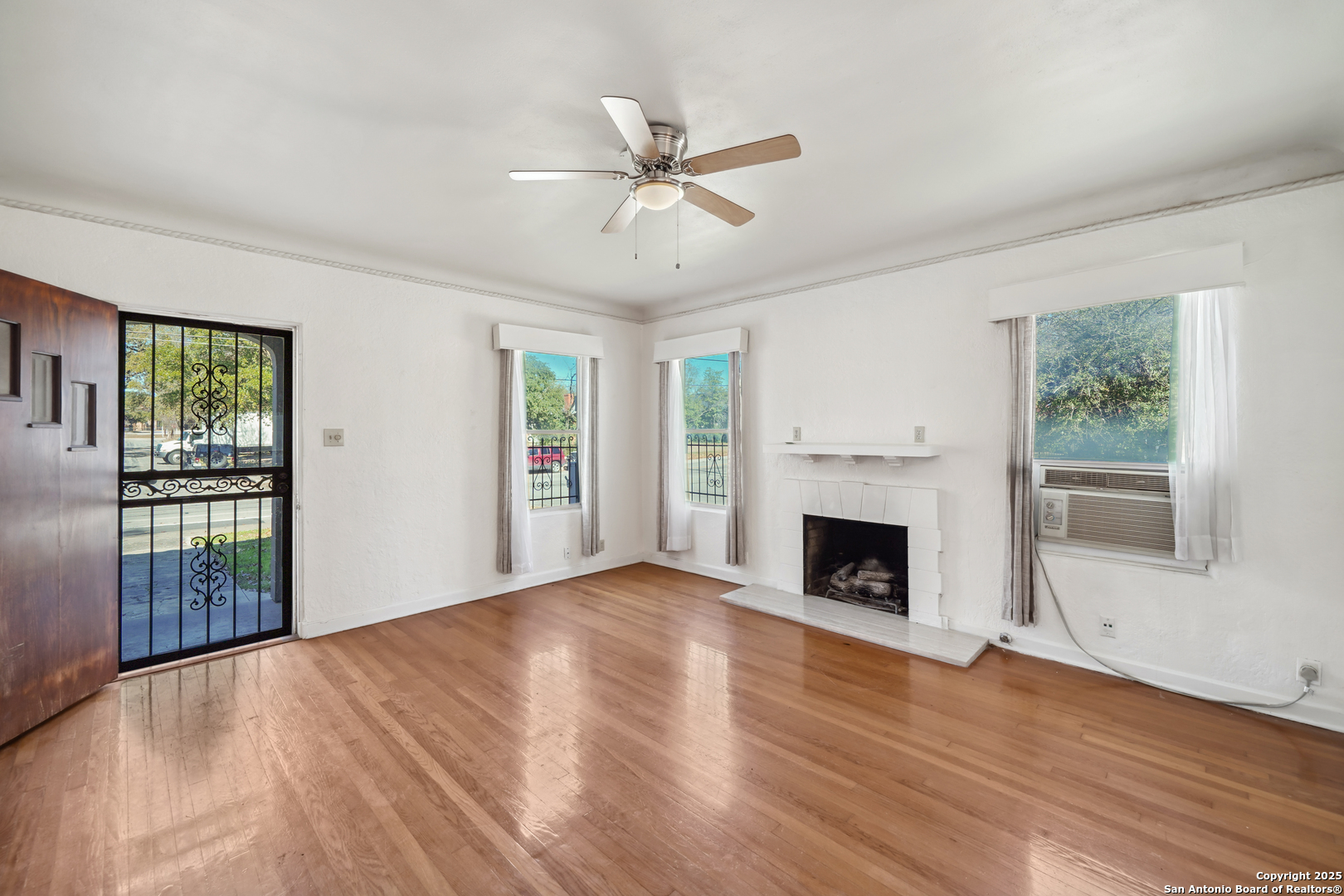 326 E Mistletoe Avenue San Antonio TX 78212