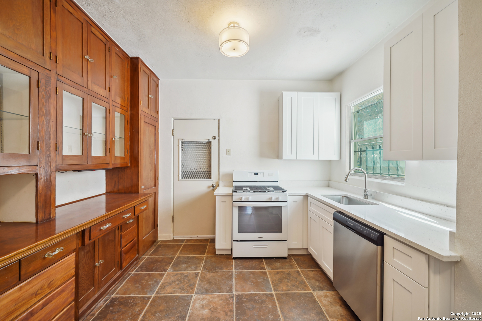 326 E Mistletoe Avenue San Antonio TX 78212