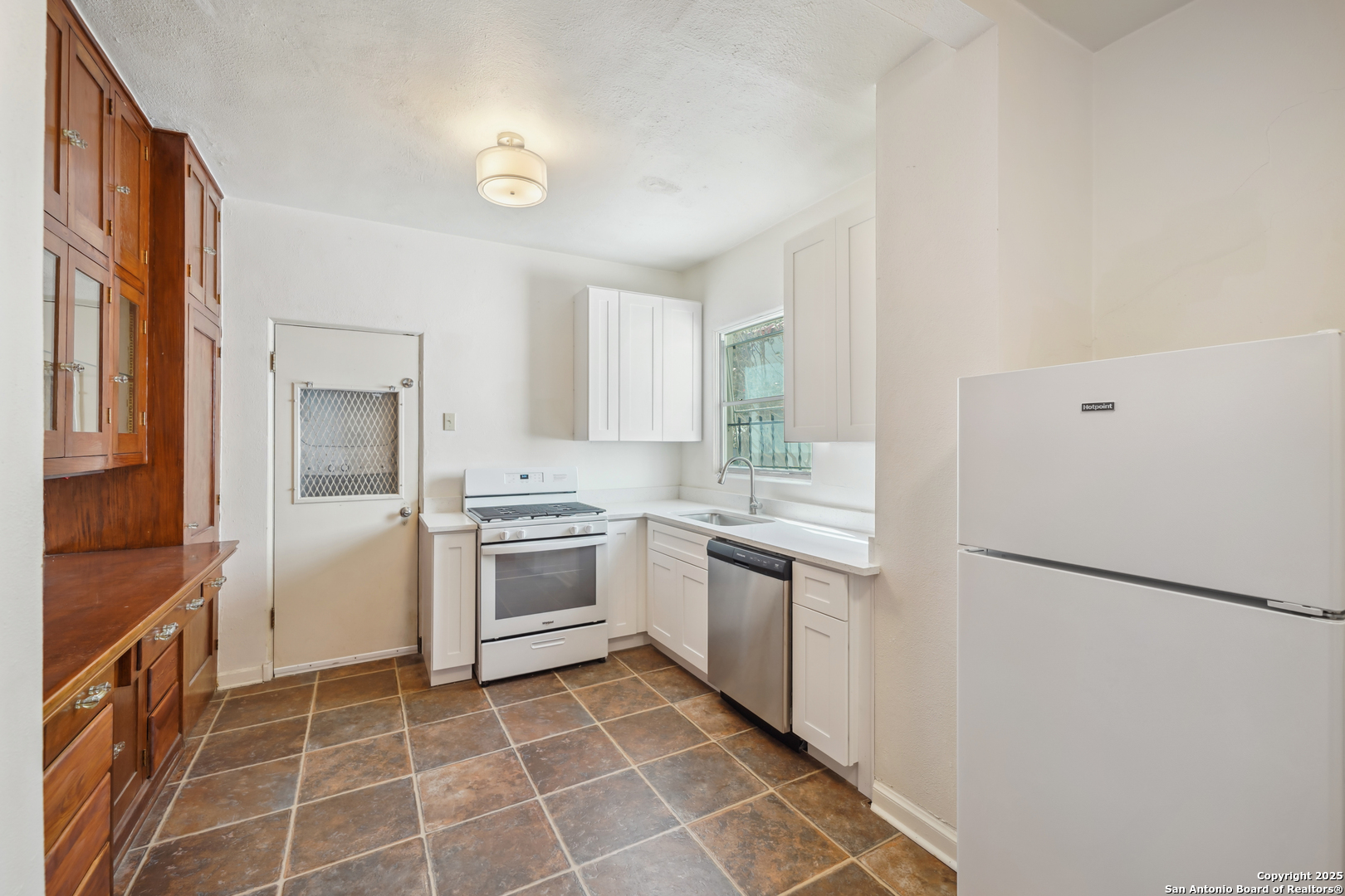 326 E Mistletoe Avenue San Antonio TX 78212