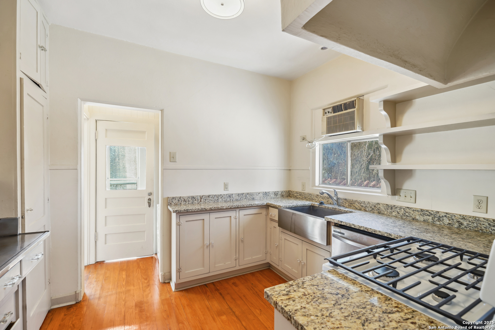 326 E Mistletoe Avenue San Antonio TX 78212
