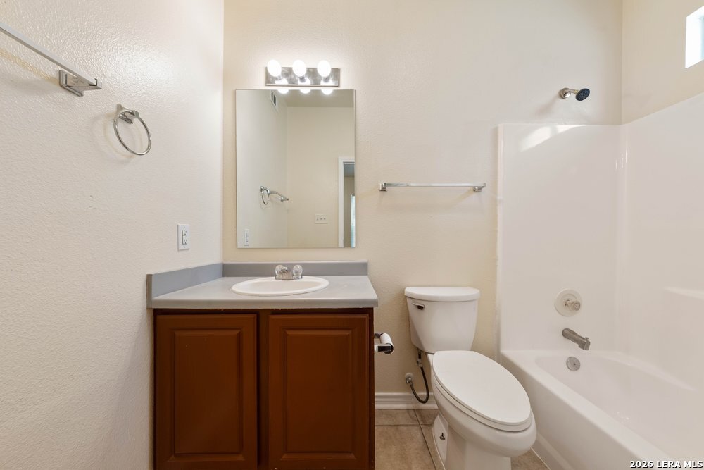 518 Dukeway Universal City TX 78148