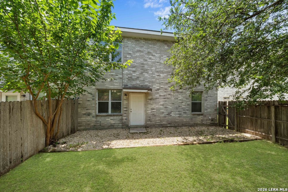 518 Dukeway Universal City TX 78148